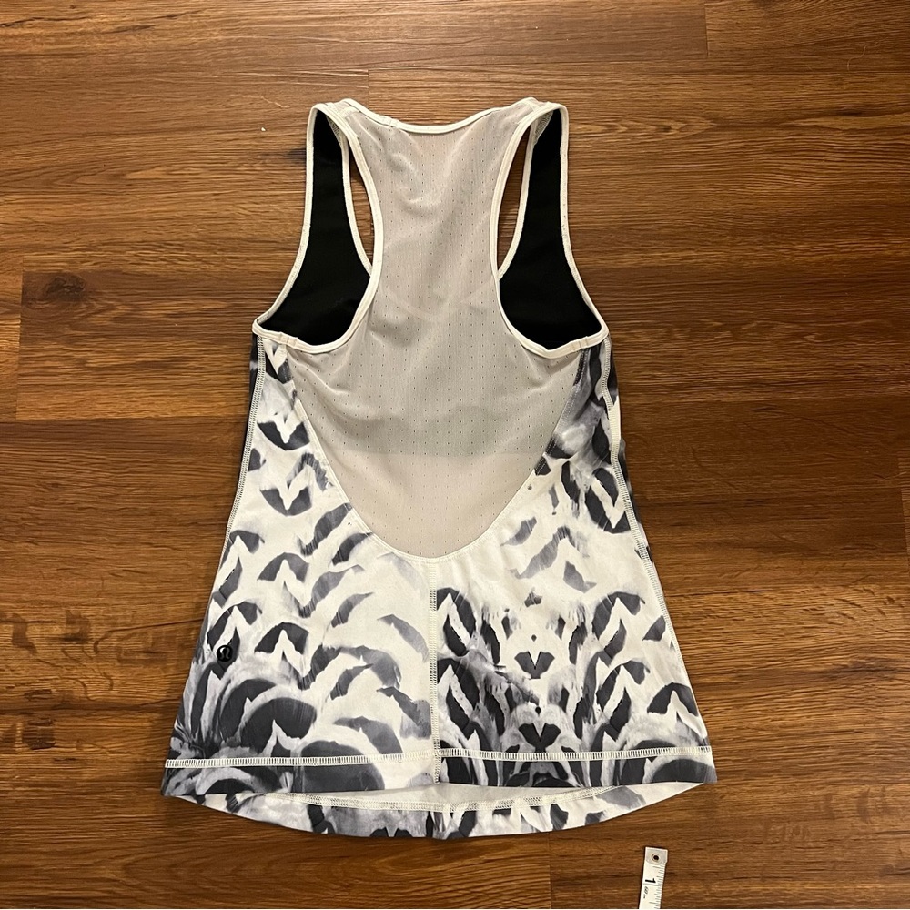Lululemon Racerback Printed Tank Size 4 - Picture 4 of 5